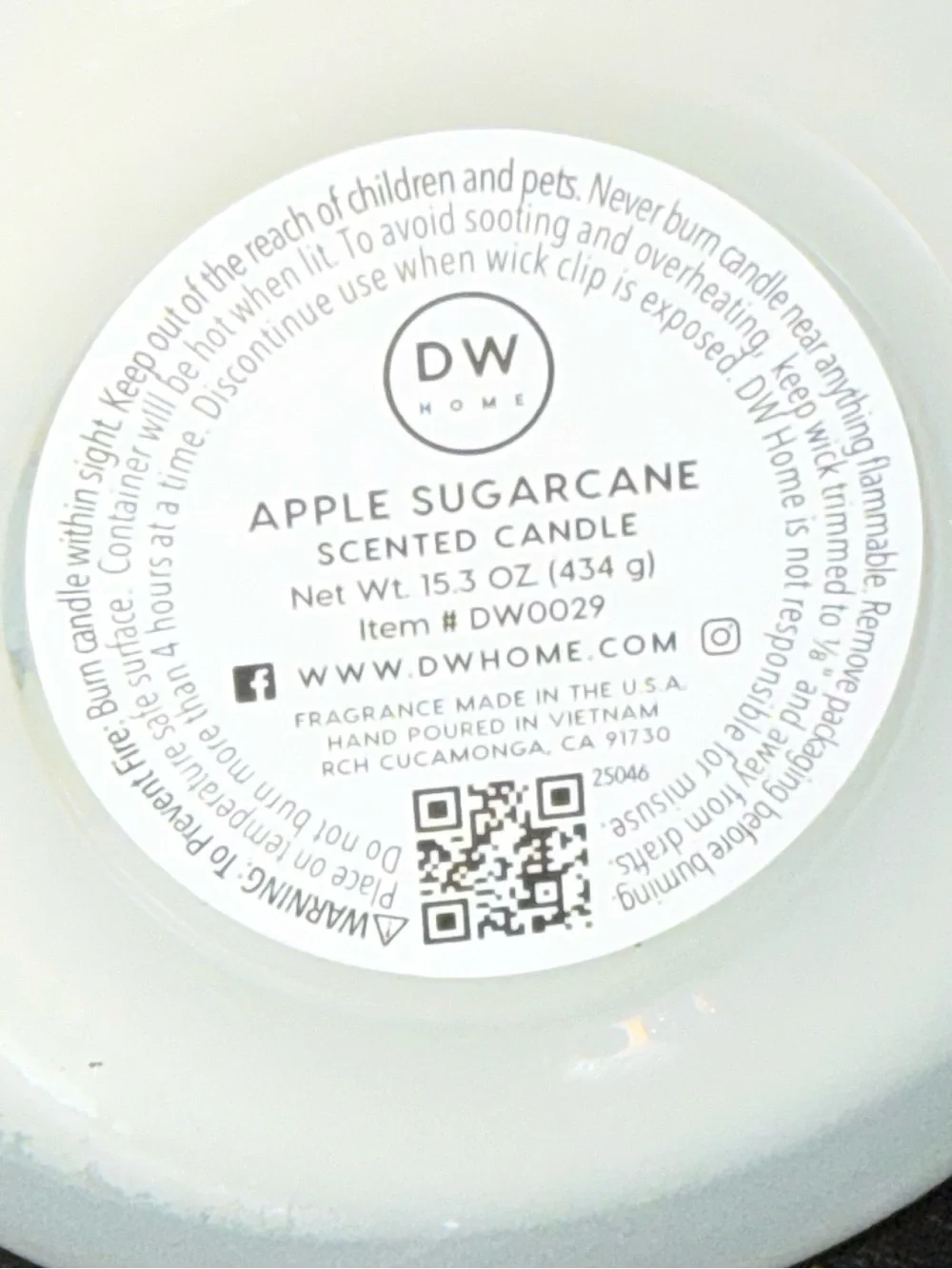 DW HOME APPLE SUGARCANE Scented Candle
